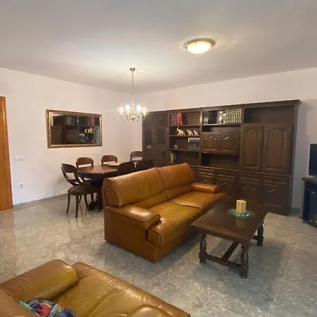 La Casa Del Poble * L'Aldea